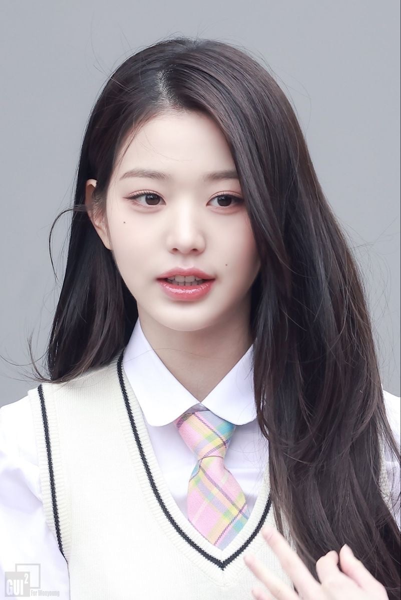 Jang Wonyoung's innocent look