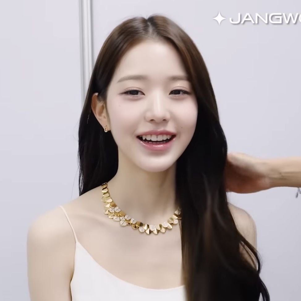 Jang Wonyoung's natural beauty shines