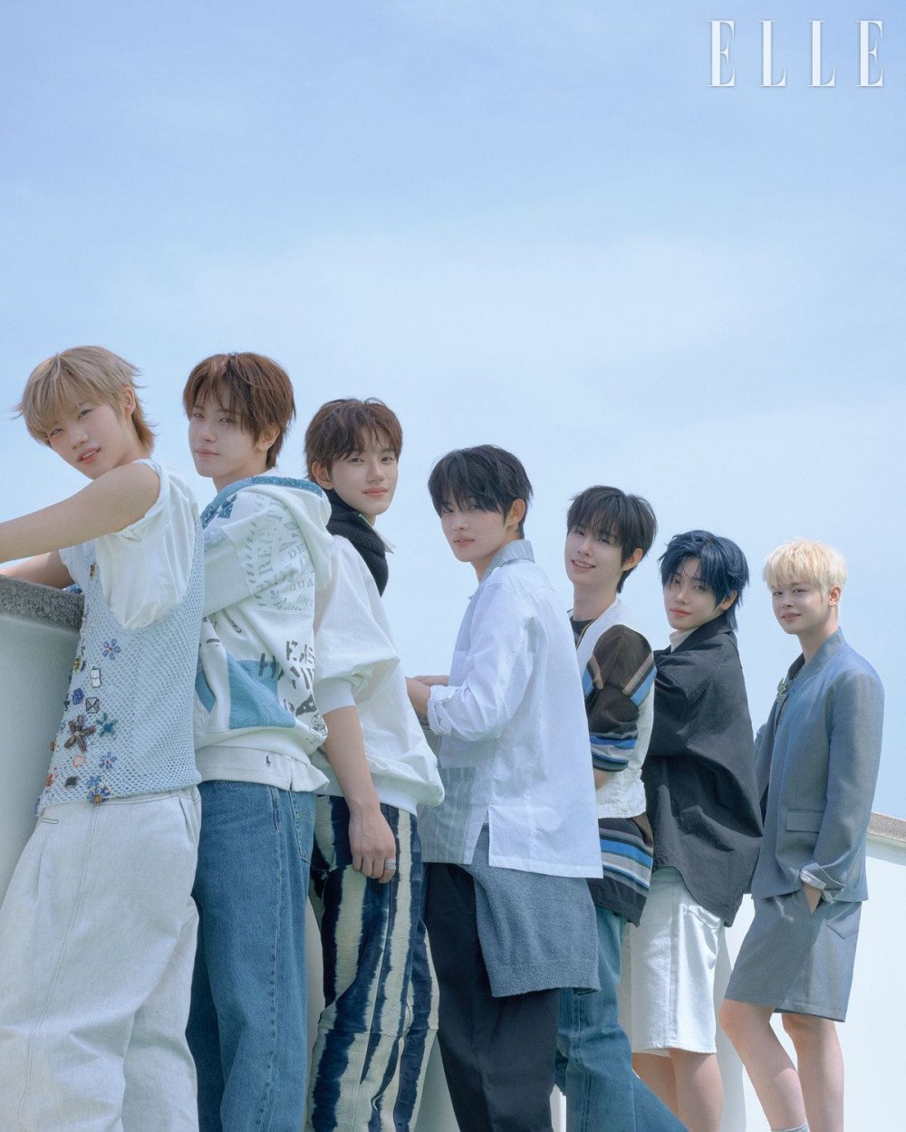 Anggota Close Your Eyes berpose santai untuk Elle
