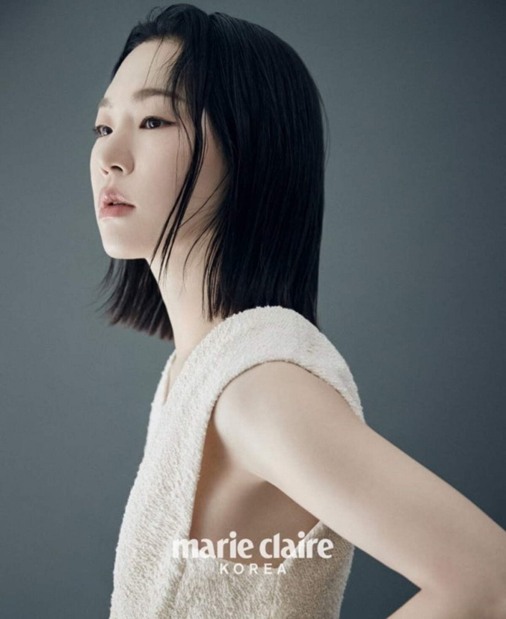 Han Ye Ri dan CEO Lee So Young duduk berdampingan dengan senyum hangat