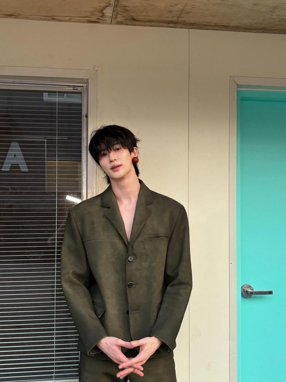 Byeon Woo Seok dalam kampanye Prada