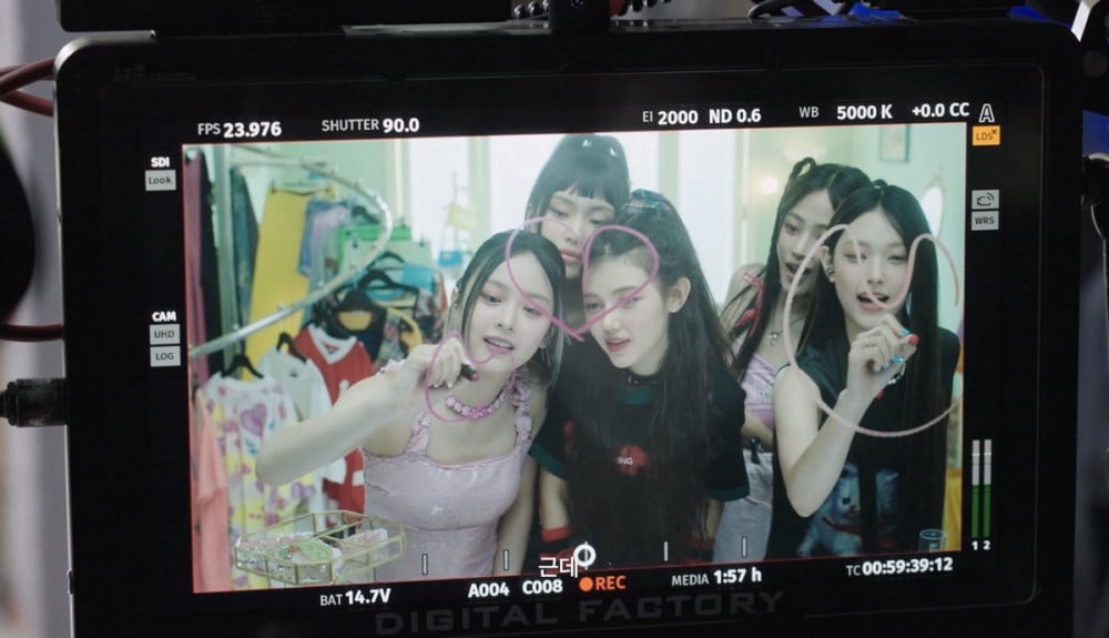 Video Perayaan Debut ke-3 NewJeans Rilis, Nostalgia di Balik Layar