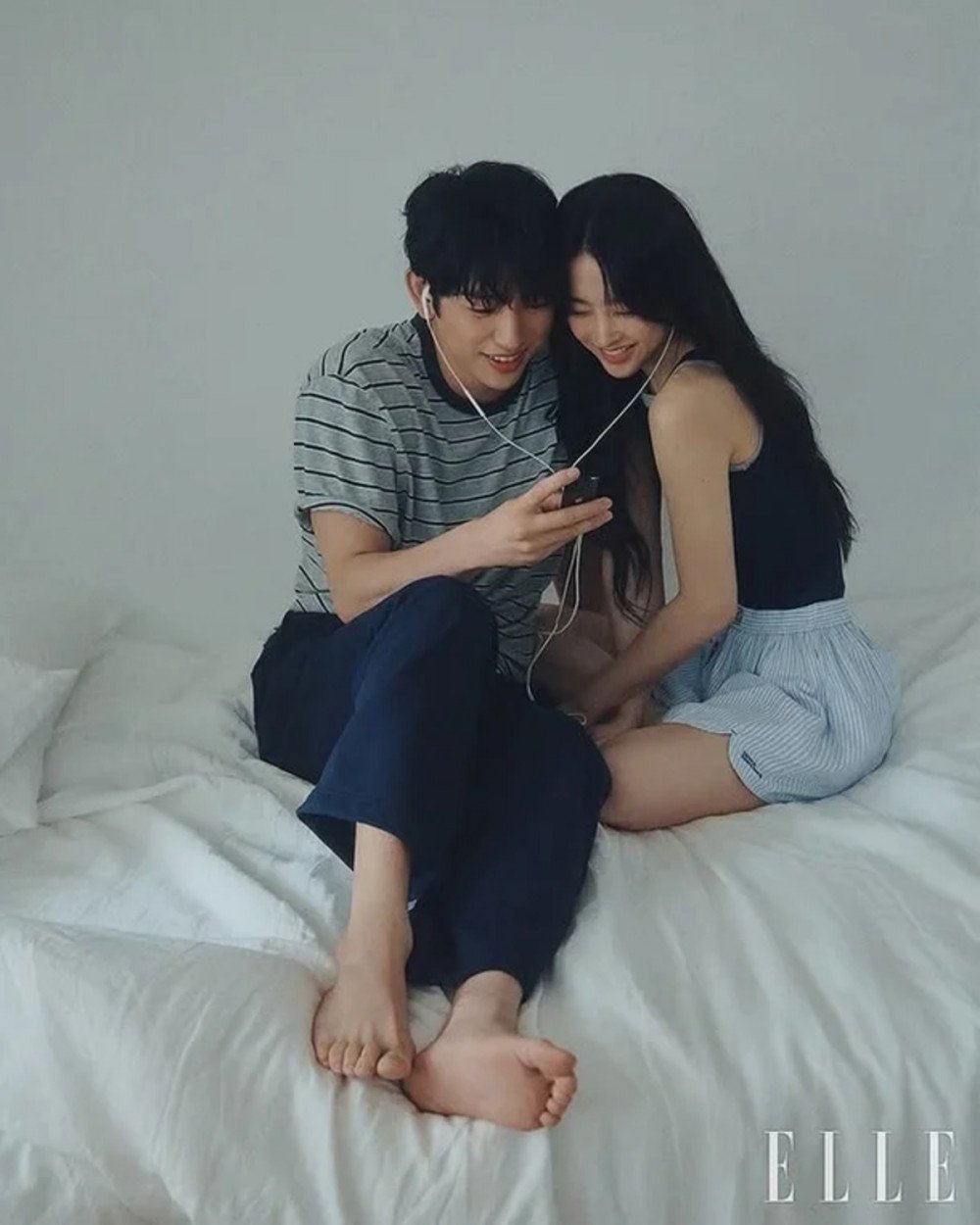 Suasana romantis Park Bo Young dan Park Jinyoung di pemotretan
