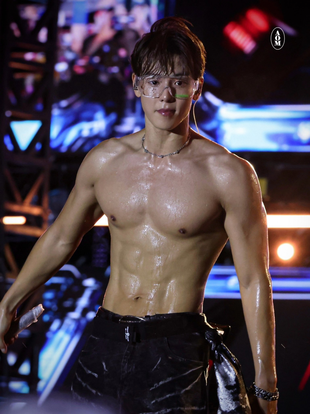 Foto candid Shownu Monsta X di Waterbomb Busan
