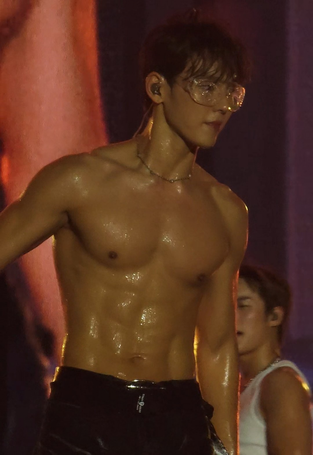 Penampilan energik Shownu Monsta X di Waterbomb