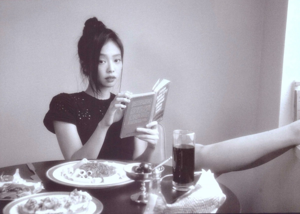 Jennie BLACKPINK dengan gaya klasik dan elegan di pemotretan ELLE