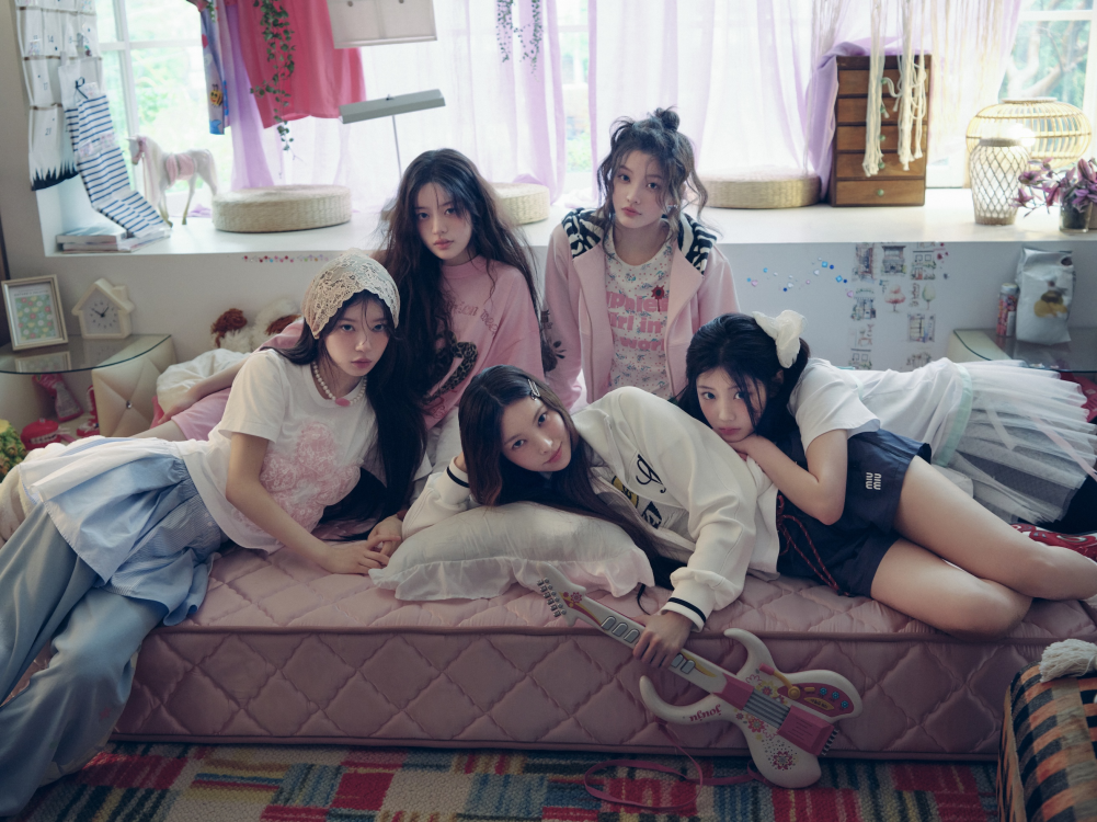 ILLIT Home Playing Teaser Photo