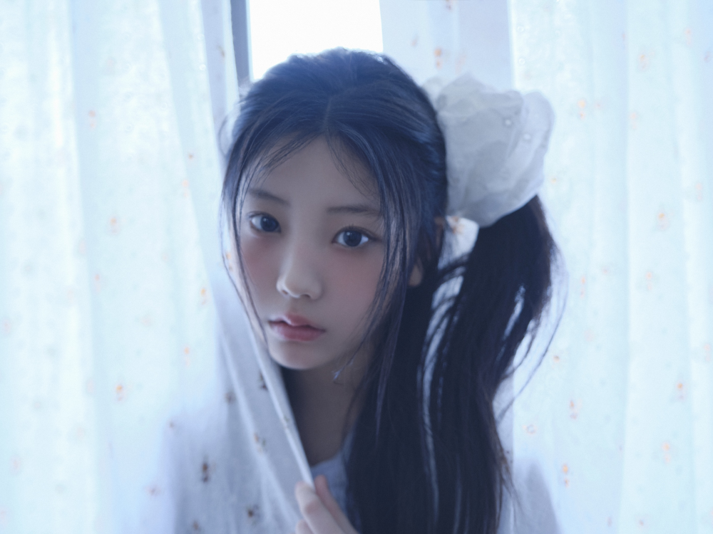ILLIT Home Playing Teaser Photo