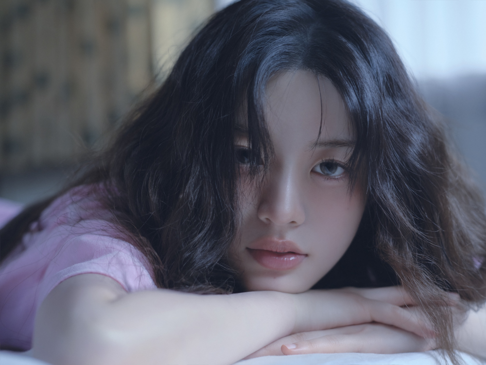 ILLIT Home Playing Teaser Photo