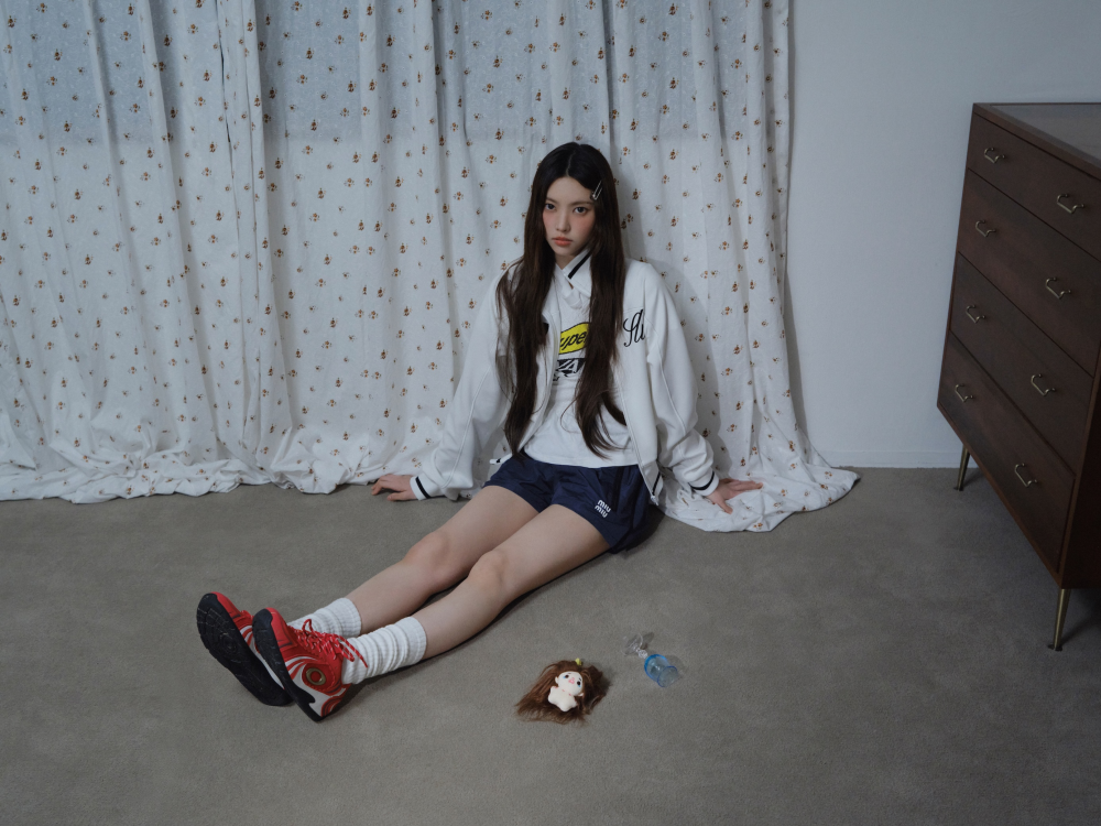ILLIT Home Playing Teaser Photo