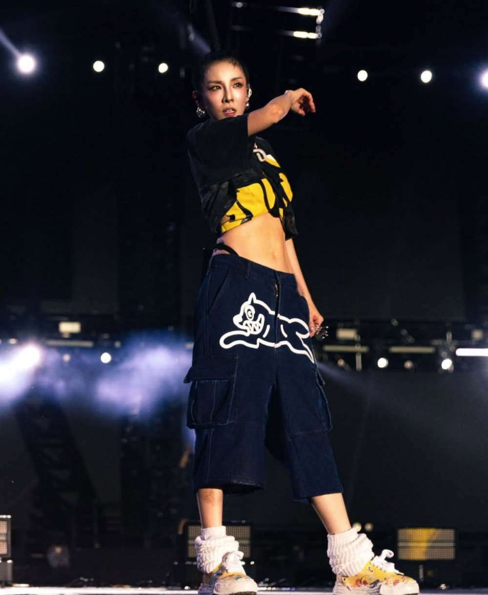Dara 2NE1 di atas panggung Waterbomb Busan