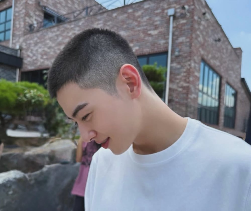 Cha Eun Woo Wamil, Fantagio Minta Fans Kirim Surat ke Agensi
