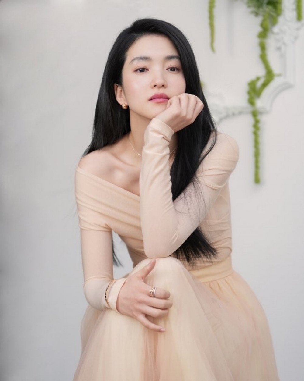 Kim Tae Ri menunjukkan profesionalisme dan pesona di lokasi syuting
