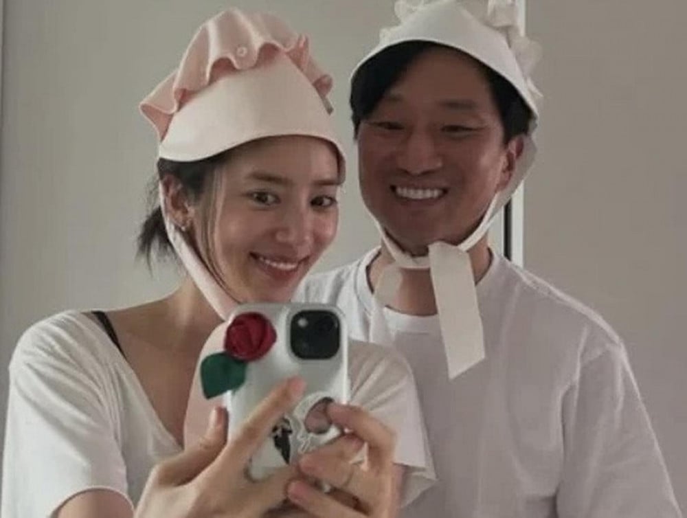 Son Dam Bi dan Suami Pamer Topi Bayi Putrinya, Fans Gemas