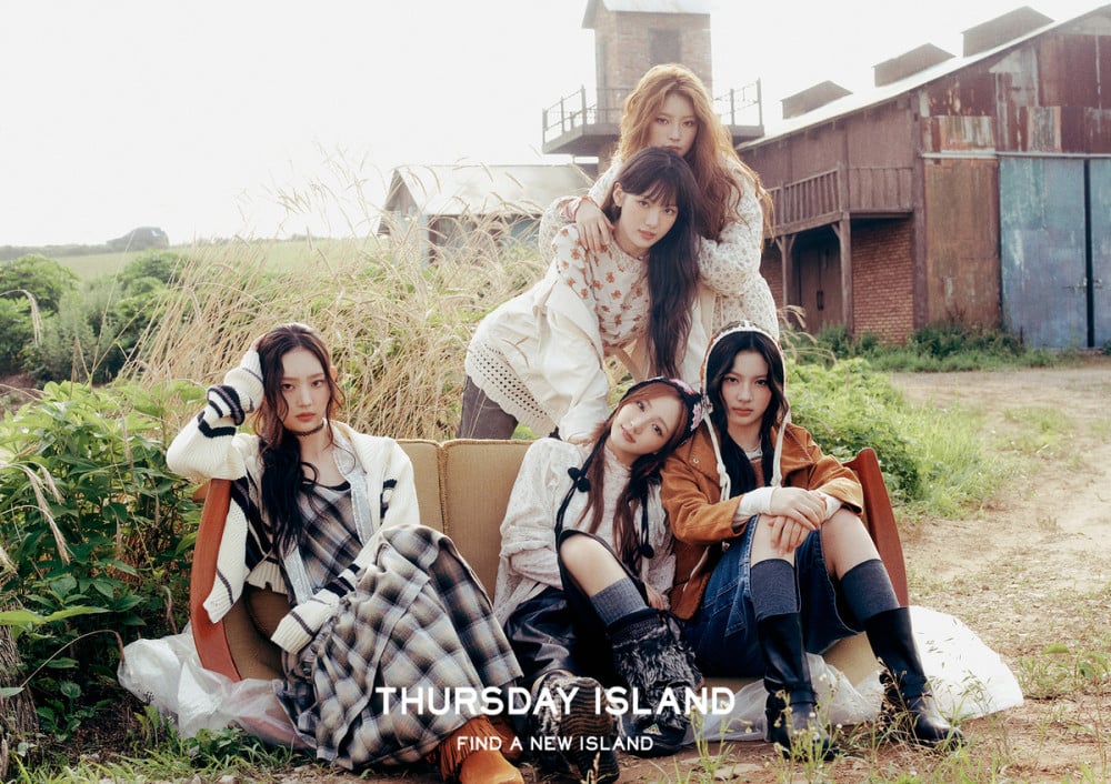 Pose KiiiKiii untuk kampanye Thursday Island yang penuh gaya