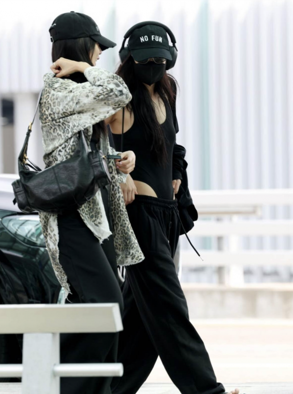 Jennie BLACKPINK dalam balutan serba hitam