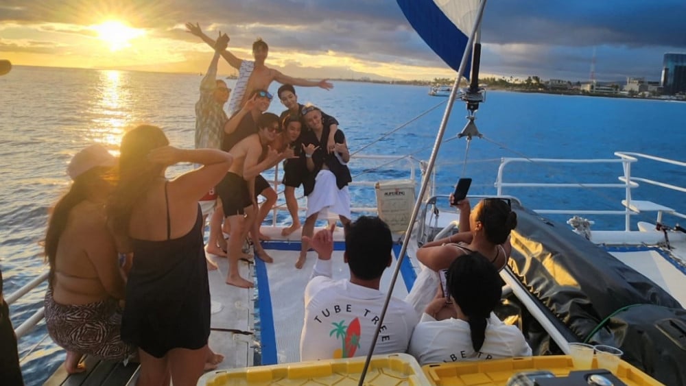 Fans Heboh: Penggemar ATEEZ Bertemu SEVENTEEN & NCT 127 di Hawaii