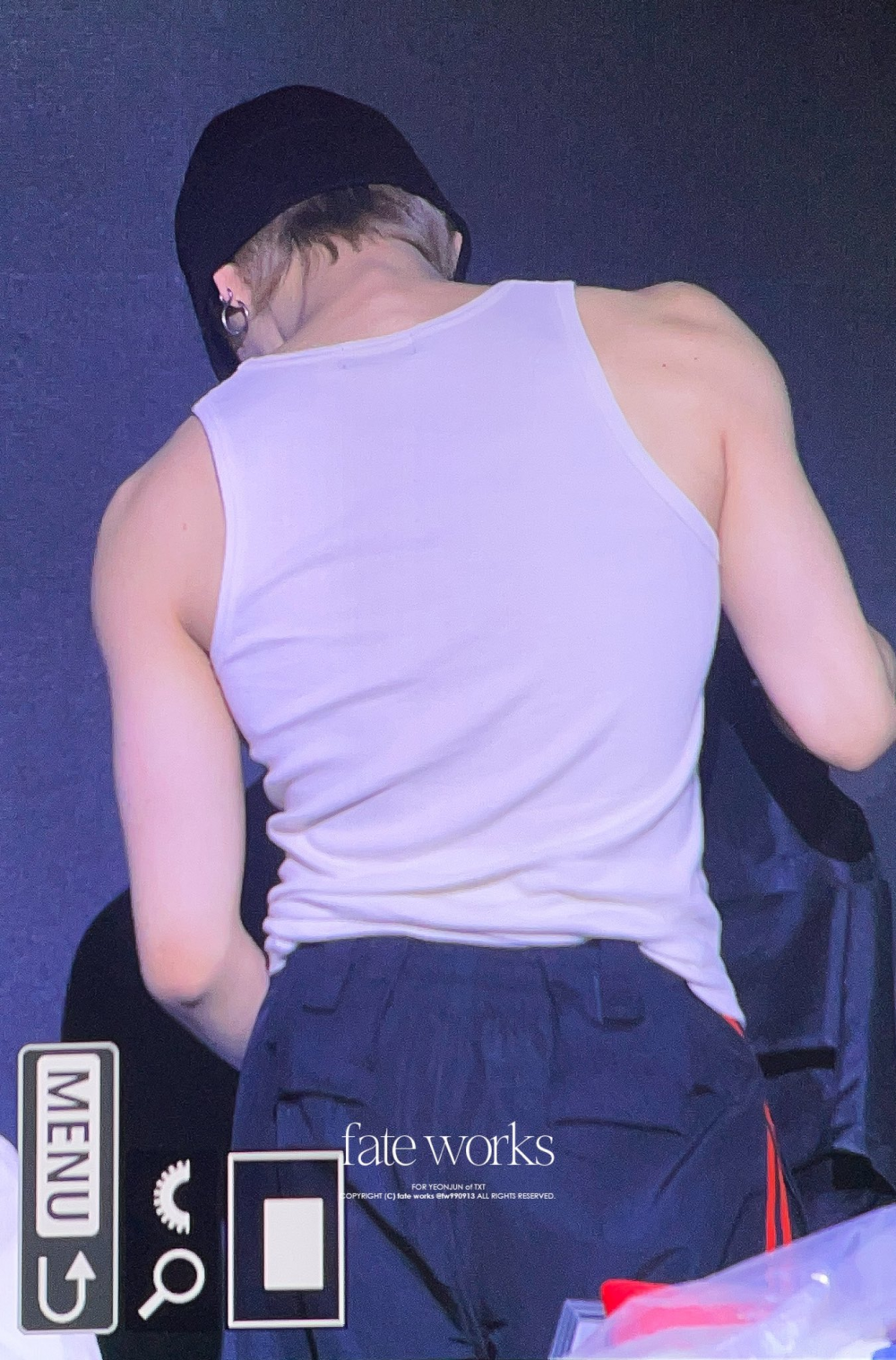 Yeonjun TXT dalam penampilan baru dengan bahu lebar