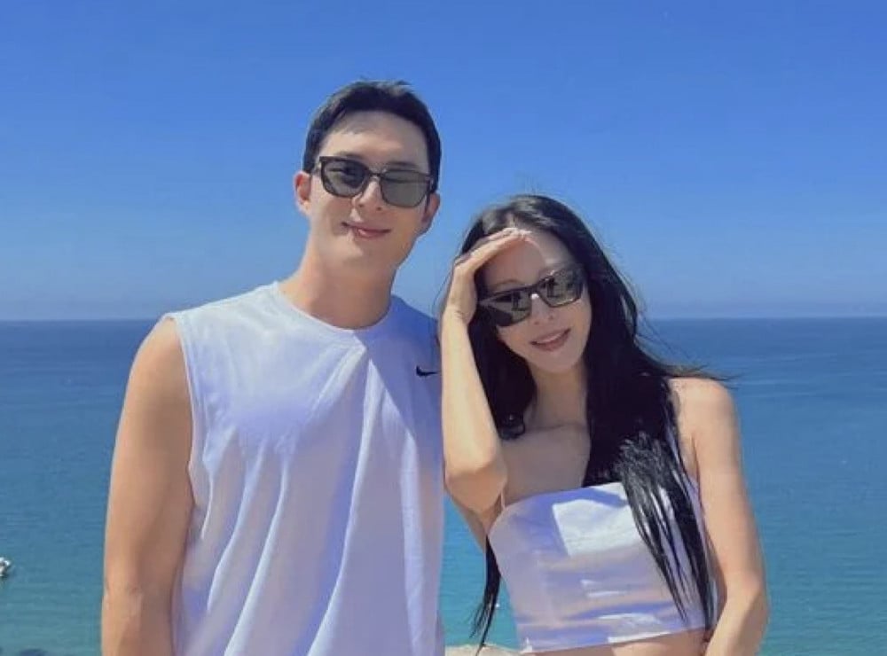 Han Ye Seul & Ryu Sung Jae Rayakan Ultah Pernikahan di Luar Negeri