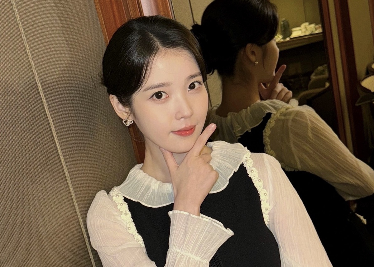 IU♡ONE～New Year's Gift from IU〜 sddefault.jpg
