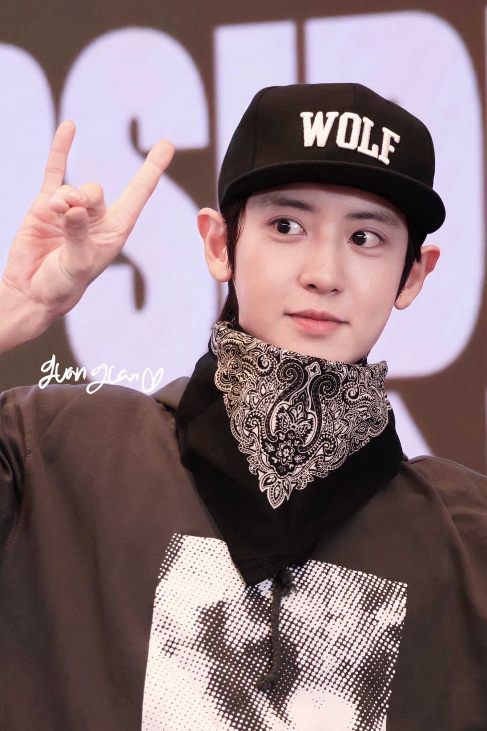 Chanyeol EXO, seolah tak menua, di acara fansign terbaru