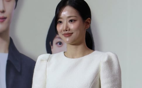 April, Naeun