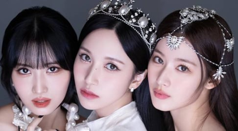 JO1, NEXZ, Momo, Sana, Mina JO1, NEXZ, Momo, Sana, Mina