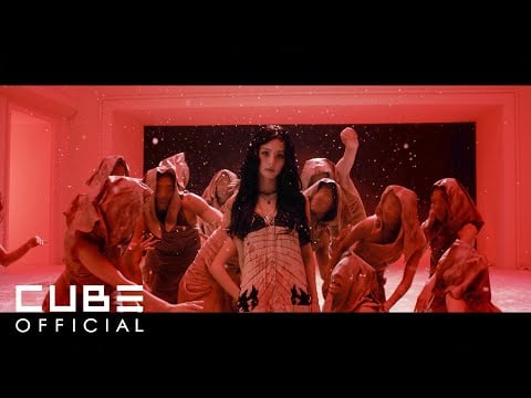 (G)I-DLE’s Miyeon เปิดตัวมิวสิควิดีโอสุดภาพยนตร์สำหรับ "Reno (Feat. Colde)"