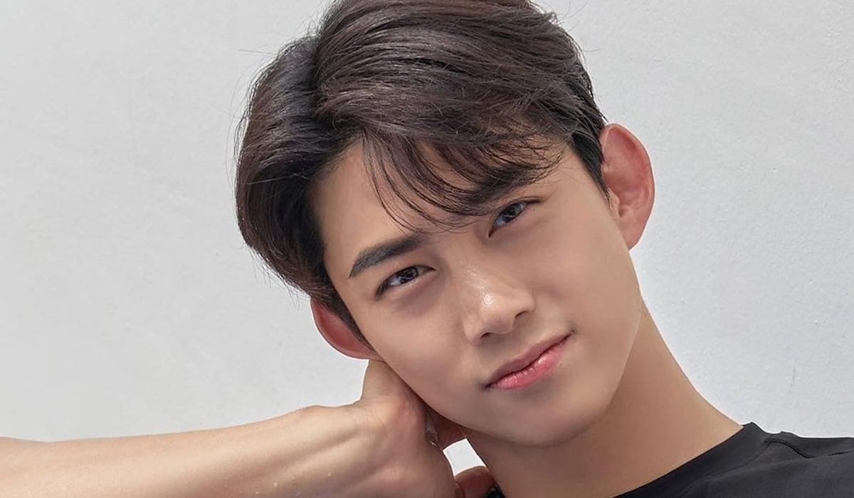 2PM's Taecyeon announces his marriage through a handwritten letter
