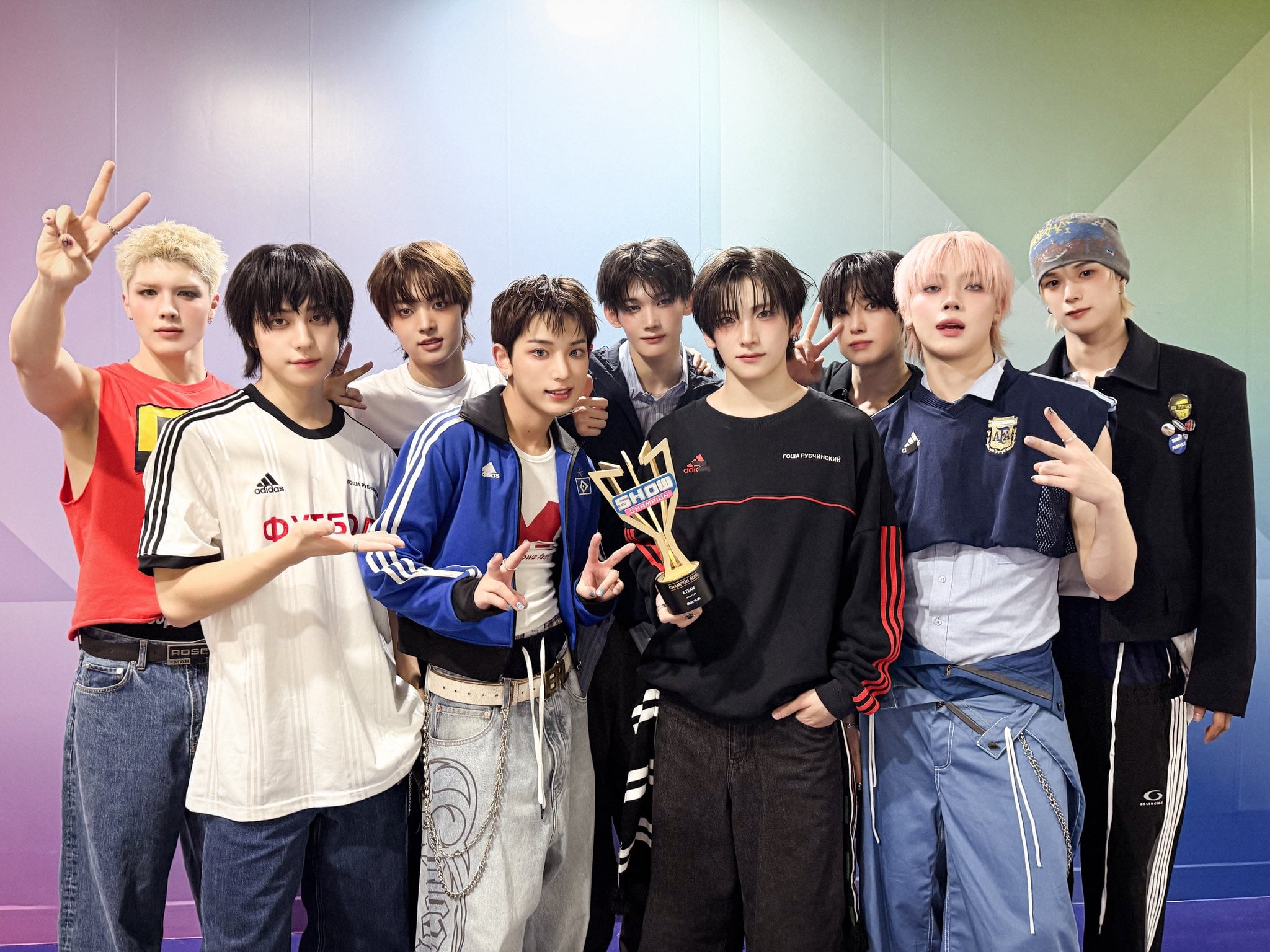 &TEAM wins on this week's 'Show Champion' with “Back To Life