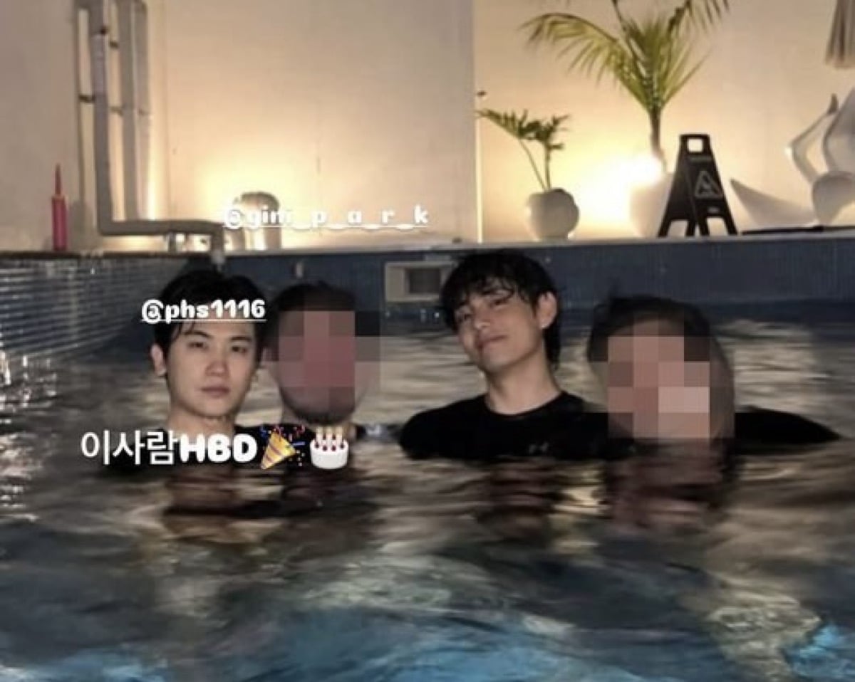 V BTS และ ปาร์คฮยองซิก แสดงมิตรภาพอบอุ่นในภาพวันเกิดใหม่