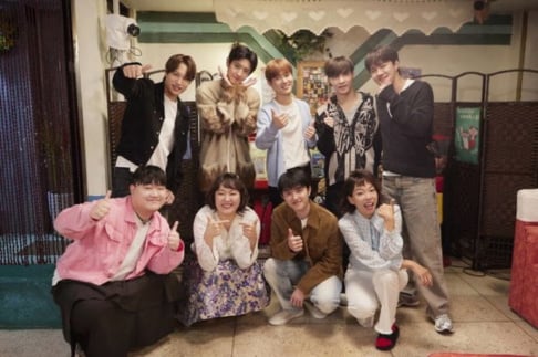 EXO, Suho, Sehun, Baekhyun, Doh Kyung Soo (D.O.), Kai, Chanyeol, Chen, Lay, Xiumin, Lee Soo Ji