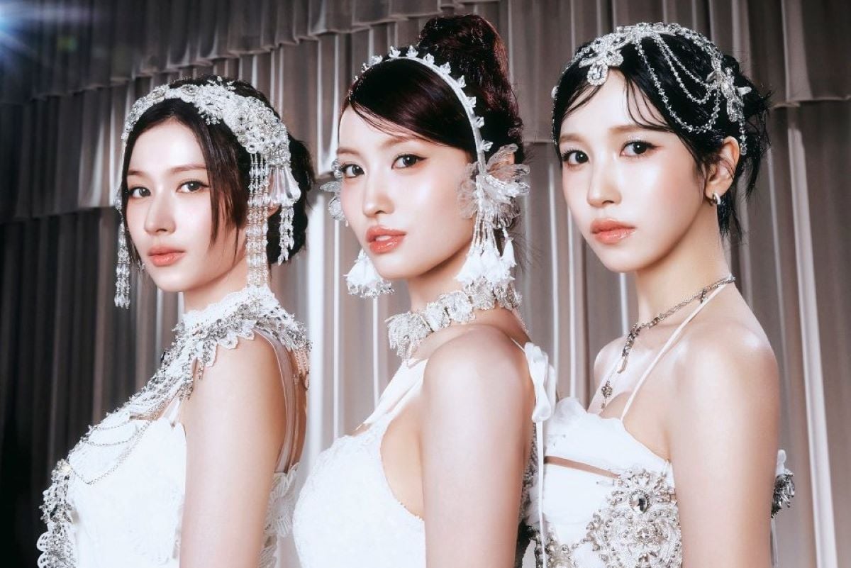 MISAMO โชว์ความสวยงามในภาพทีเซอร์ใหม่สำหรับอัลบั้มเต็มชุดแรก ‘PLAY’
