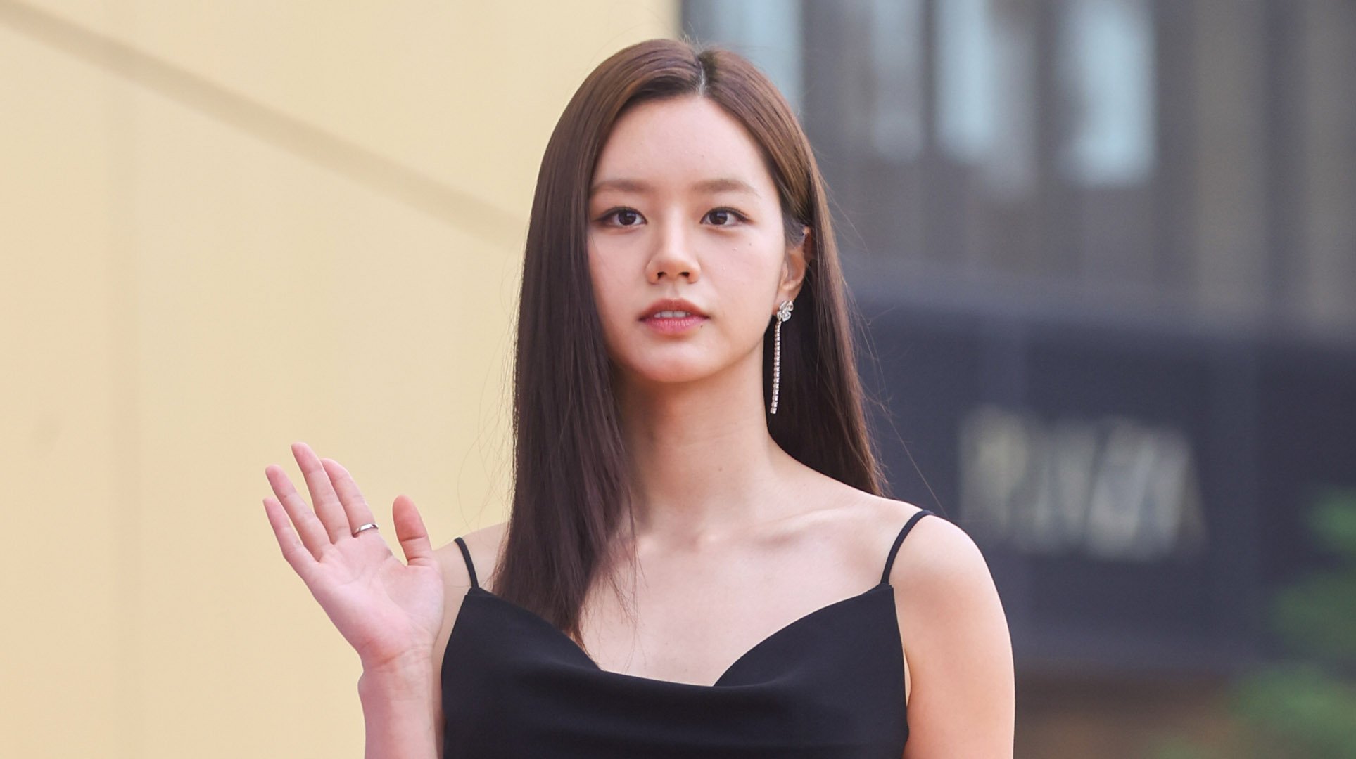 Hyeri donates 38 million KRW (about 28,500 USD) to support victims of Hong Kong high-rise fire