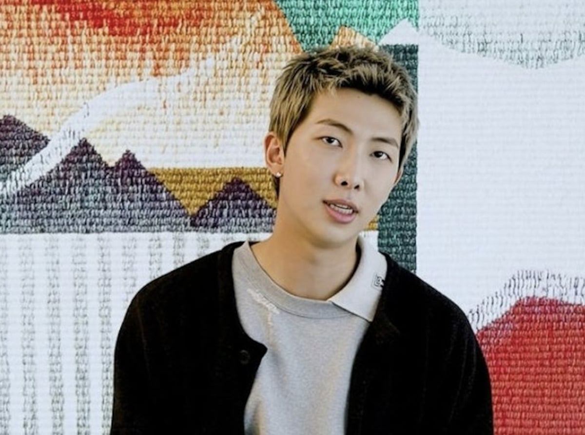 RM เปิดใจว่าเขา "คิดเรื่องการยุบวงเป็นพันครั้ง" ขณะสะท้อนถึงการกลับมาของ BTS ในปี 2025