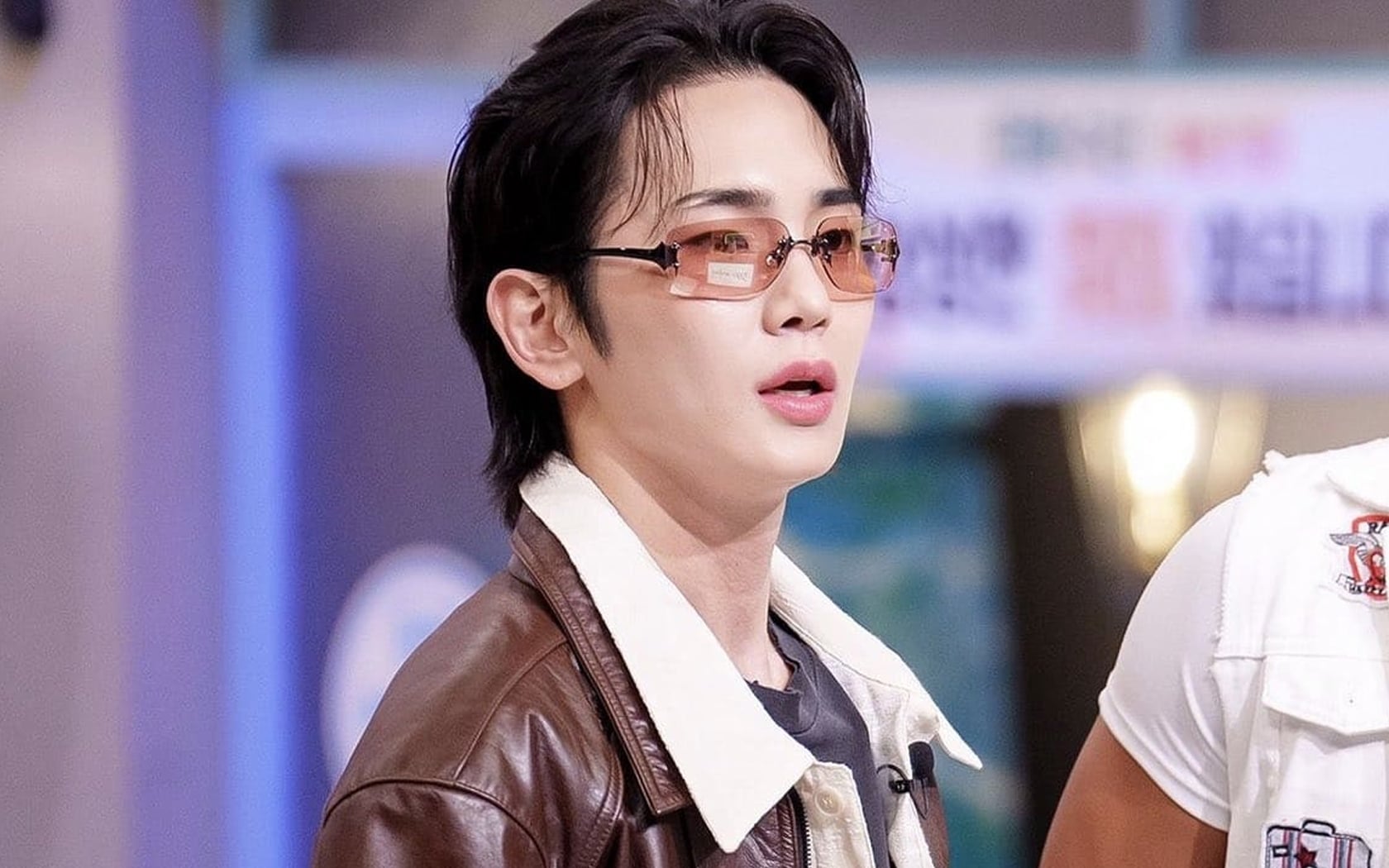 Entertainment shows in turmoil over Key's 'Injection Aunt' controversy: multiple exits, program cancellations, and growing backlash