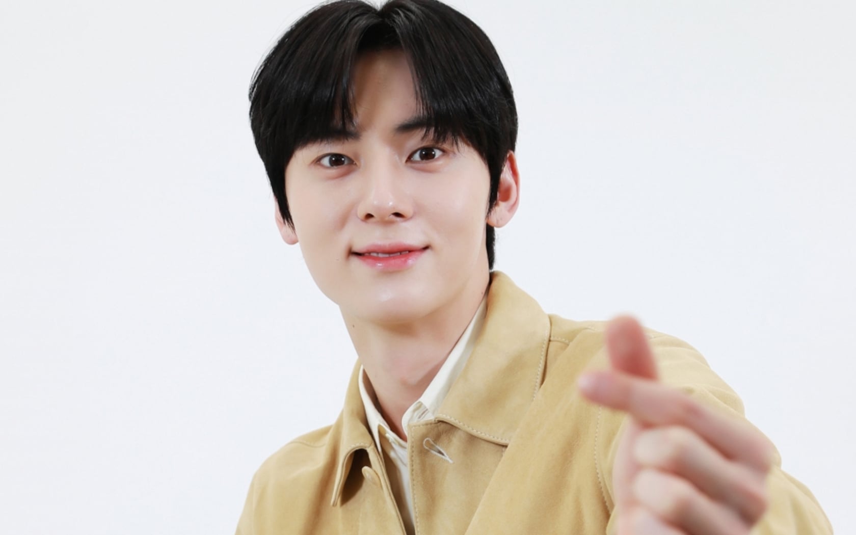 Hwang Min Hyun confirms Seoul and Japan fan meetings in early 2026