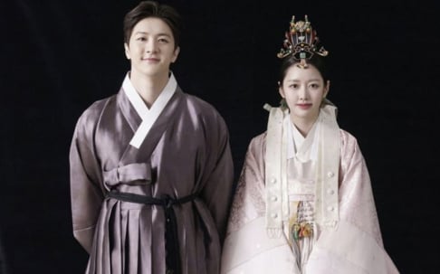 Gugudan, (Park Sang Hyun) Thunder