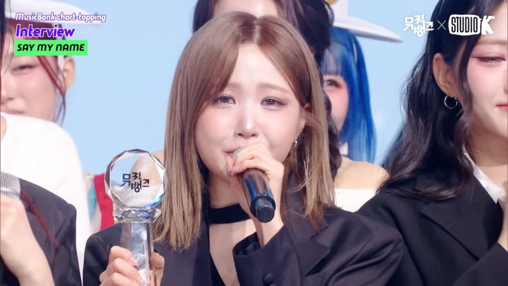 Netizens praise SAY MY NAME's Hitomi for her tears of sincerity + perfect acceptance speech in Korean after winning #1 on 'Music Bank'