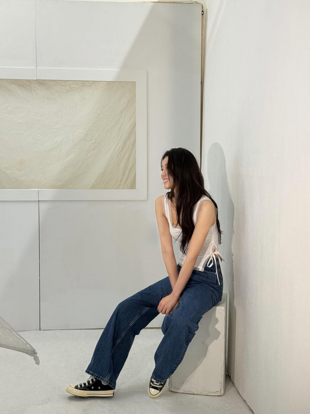 Seolhyun nhẹ nhàng với cardigan vàng