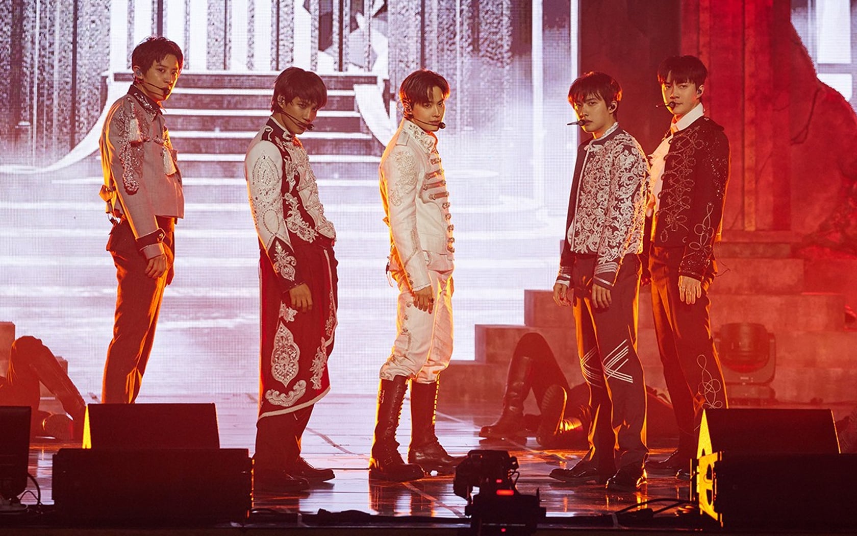 EXO sweeps global charts and music rankings with their full-group comeback