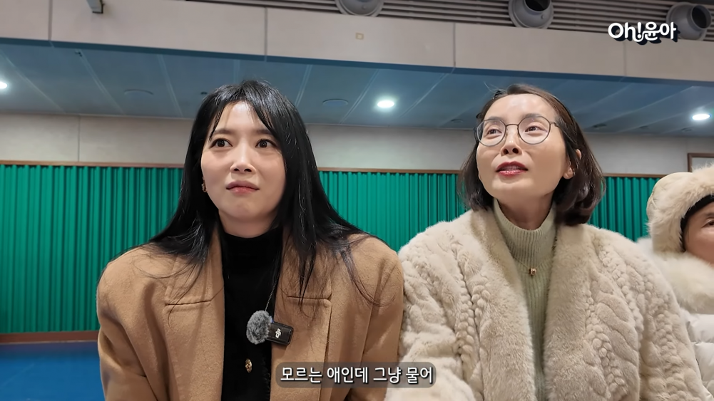 Oh Yoon Ah và gia đình trong lễ tốt nghiệp