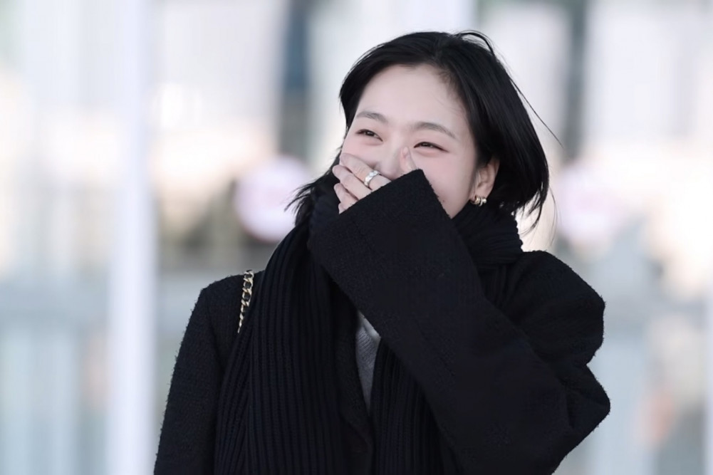 Kim Go Eun sân bay phong cách Chanel