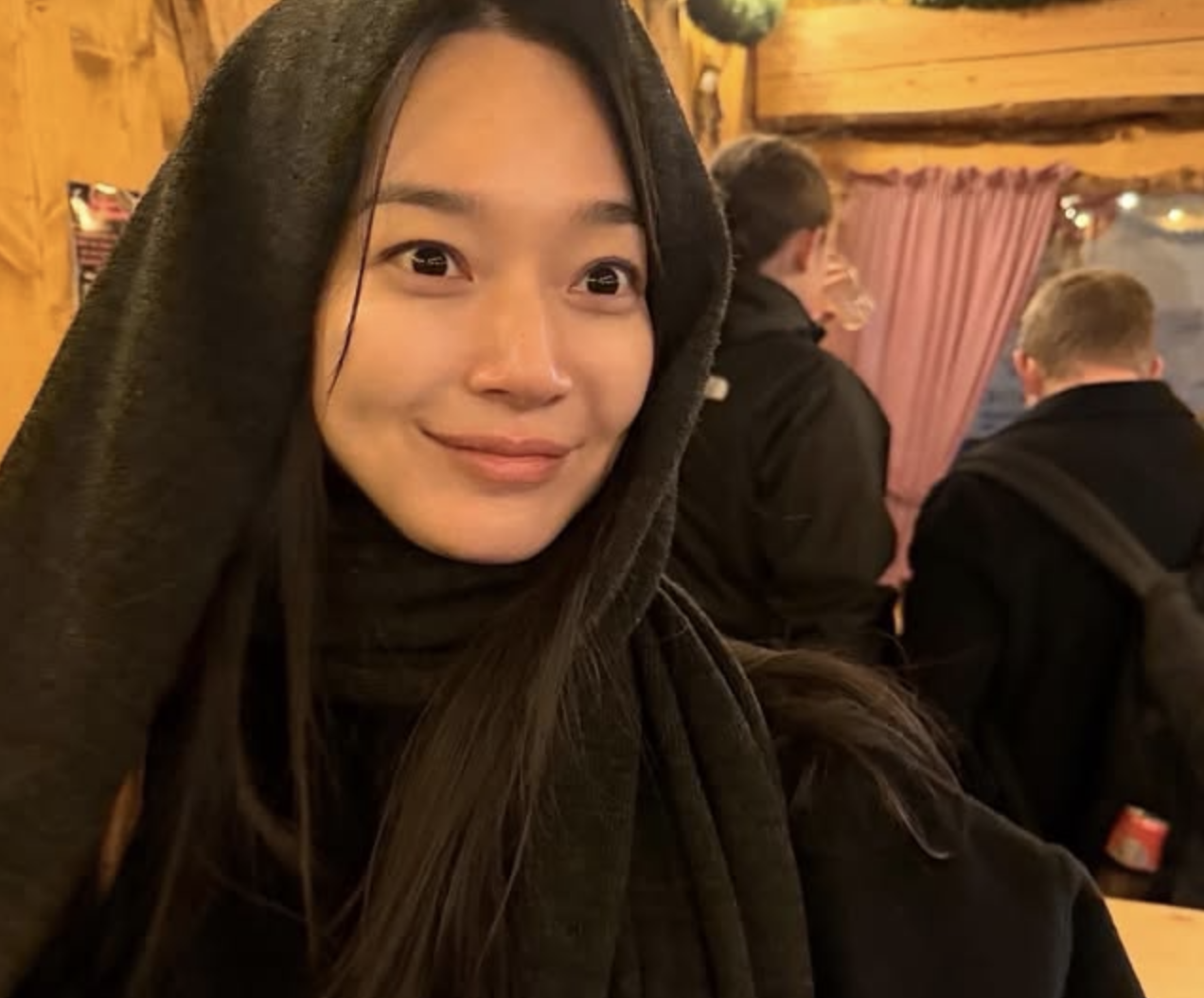 Shin Min Ah posts Europe honeymoon snaps, hinting at Kim Woo Bin behind the camera