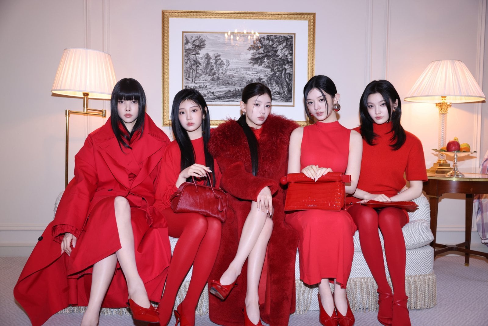 ILLIT makes full-group appearance at Jacquemus 2026 F/W show in Paris