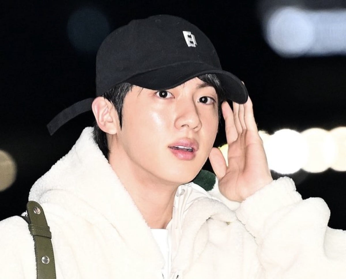 Jin surpasses 800 million streams on Spotify with "Don’t Say You Love Me"