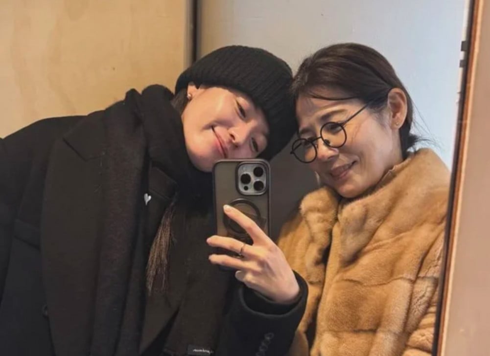 Han Hyo Joo spotted on family date ahead of drama comeback | allkpop