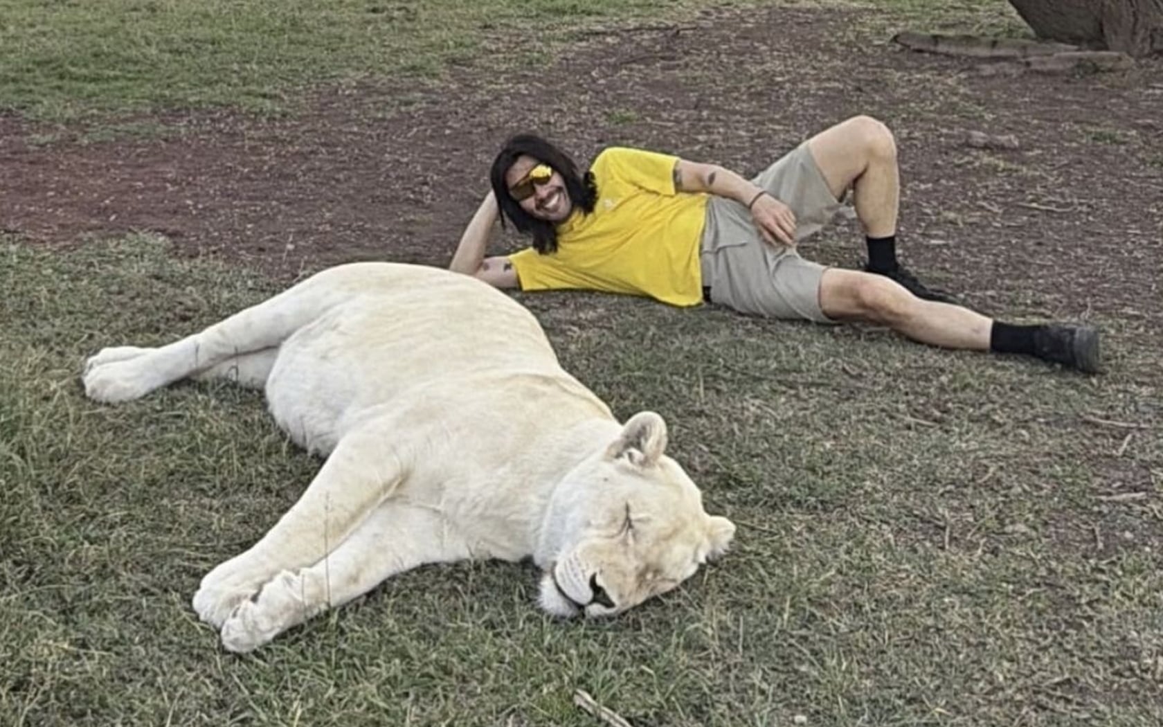 Noh Hong Chul addresses animal abuse controversy over viral lion interaction photo in Tanzania