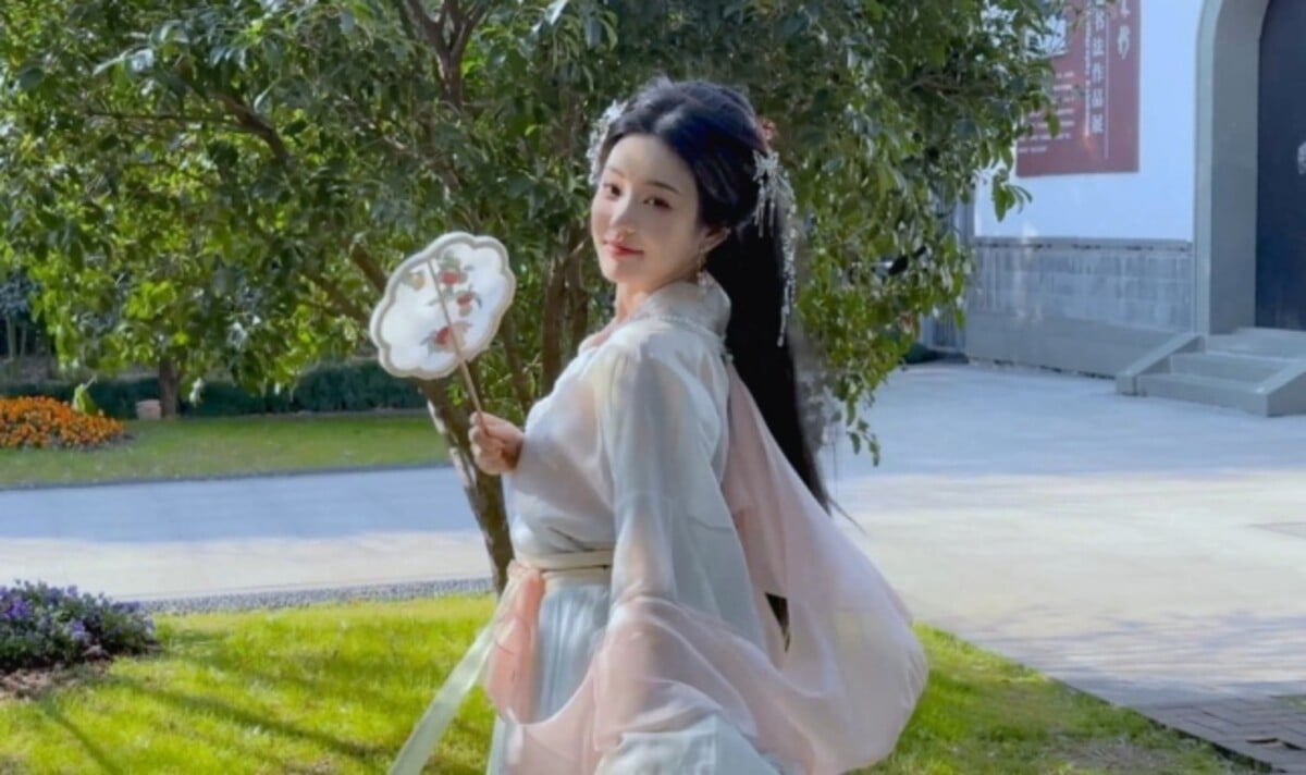 Lee Yu Bi shares fun “Wanghong” makeover experience in Shanghai vlog